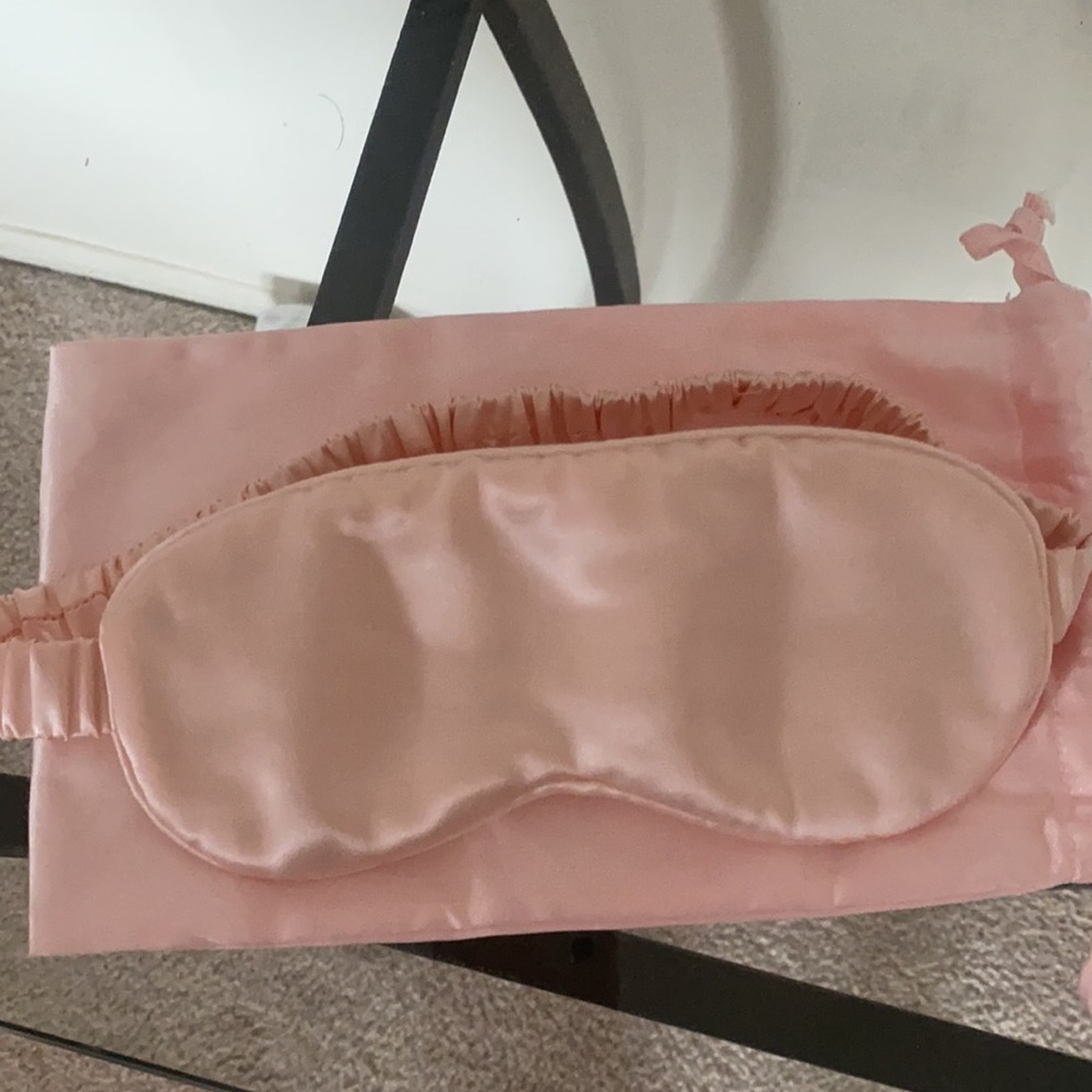Silk sleep mask with bag